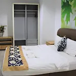 Mansion One Seaview Georgetown 2Br 6 Pax